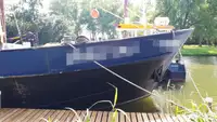 Tàu kéo lưới để bán