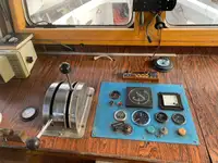 Tàu làm việc để bán