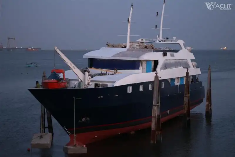 Tàu chở khách để bán