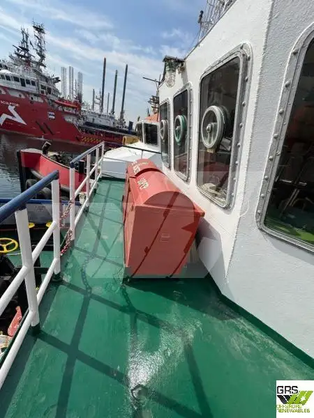 Tàu kéo để bán