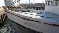 Tàu kéo lưới để bán