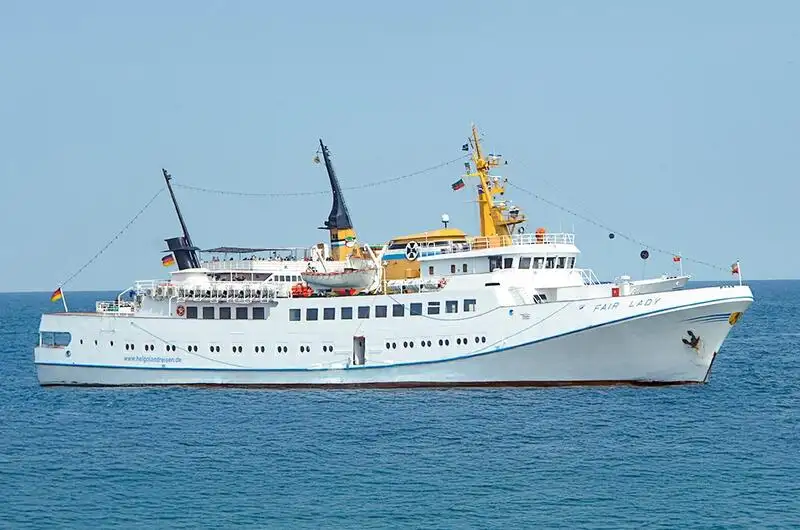 Tàu du lịch để bán