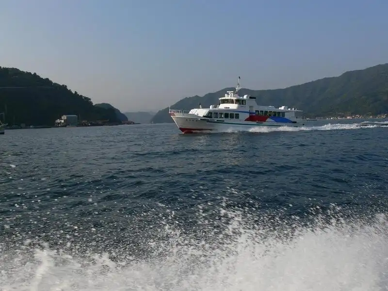 Tàu phà để bán