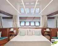 Tàu du lịch để bán