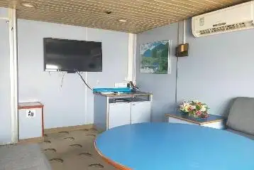 Tàu du lịch để bán
