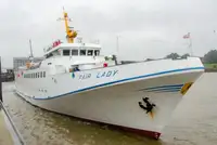 Tàu du lịch để bán