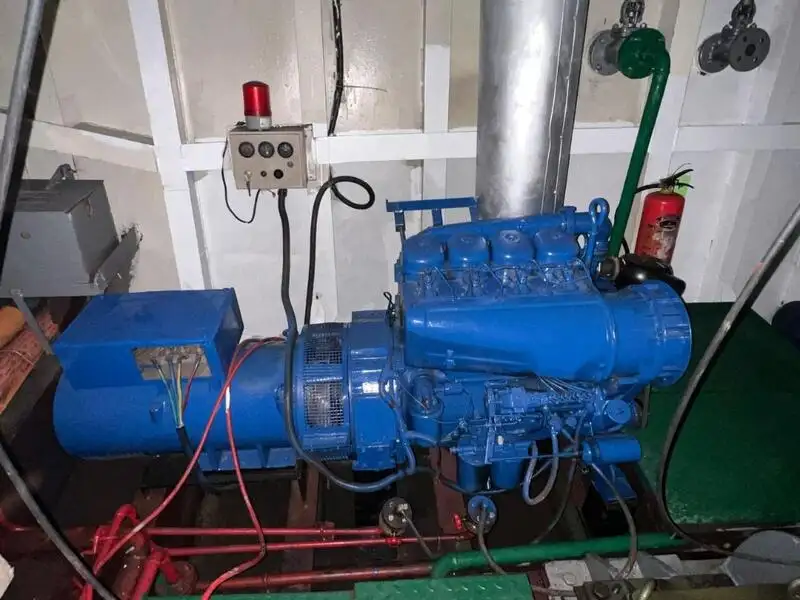 Tàu kéo để bán