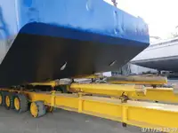 Tàu làm việc để bán