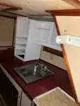 Tàu chở thủy thủ đoàn để bán