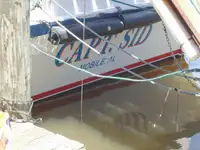 Tàu kéo lưới để bán