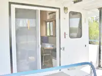 Tàu du lịch để bán