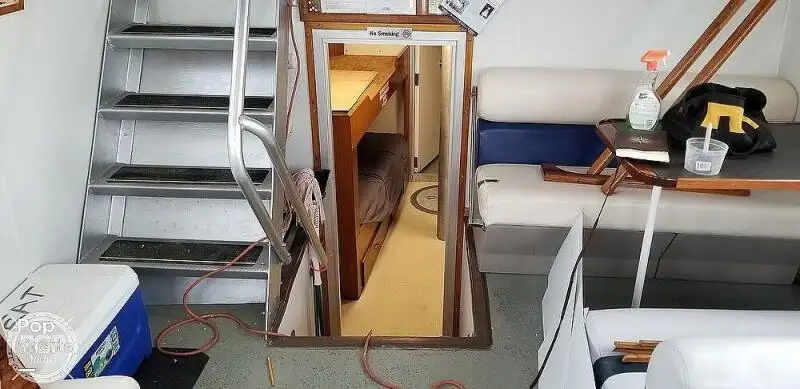 Tàu kéo lưới để bán