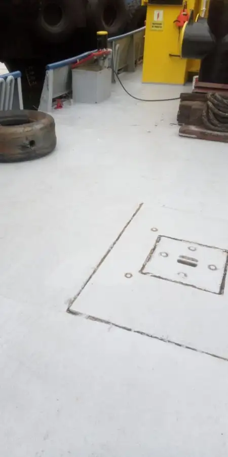 Tàu kéo để bán