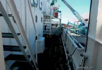 Tàu kéo lưới để bán