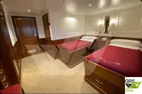 Tàu du lịch để bán