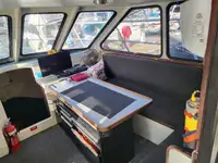 Tàu kéo lưới để bán
