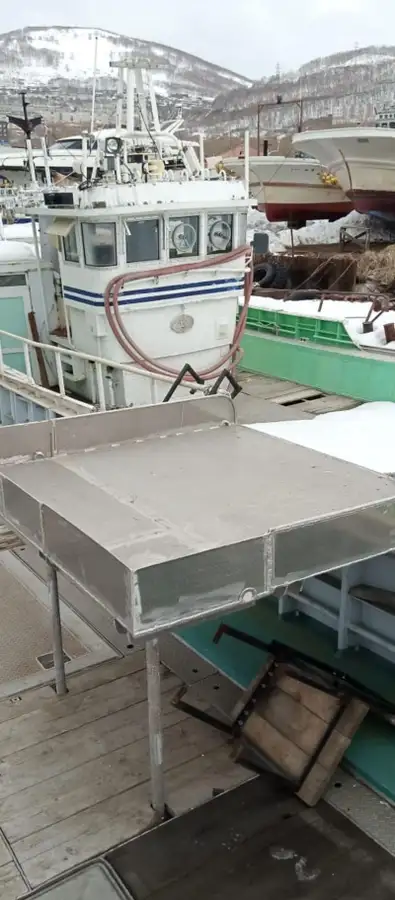Tàu kéo lưới để bán