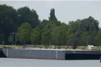 Xà lan rao bán