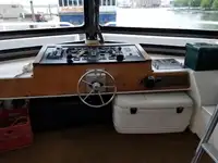 Tàu du lịch để bán