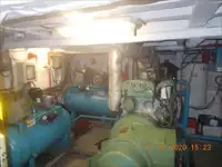Tàu chở thủy thủ đoàn để bán