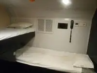 Tàu chở thủy thủ đoàn để bán