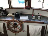 Tàu kéo lưới để bán