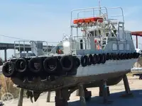 Tàu chở thủy thủ đoàn để bán