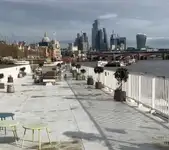 Tàu chở khách và hàng hóa để bán