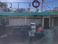 Tàu kéo lưới để bán