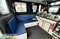Tàu làm việc để bán
