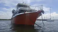 Tàu chở thủy thủ đoàn để bán
