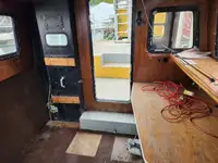 Tàu làm việc để bán
