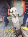 Tàu chở thủy thủ đoàn để bán