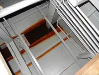 Tàu làm việc để bán