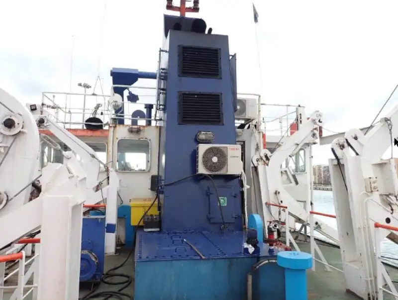 Tàu làm việc để bán