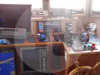 Tàu chở cá sống để bán