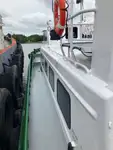 Tàu chở thủy thủ đoàn để bán