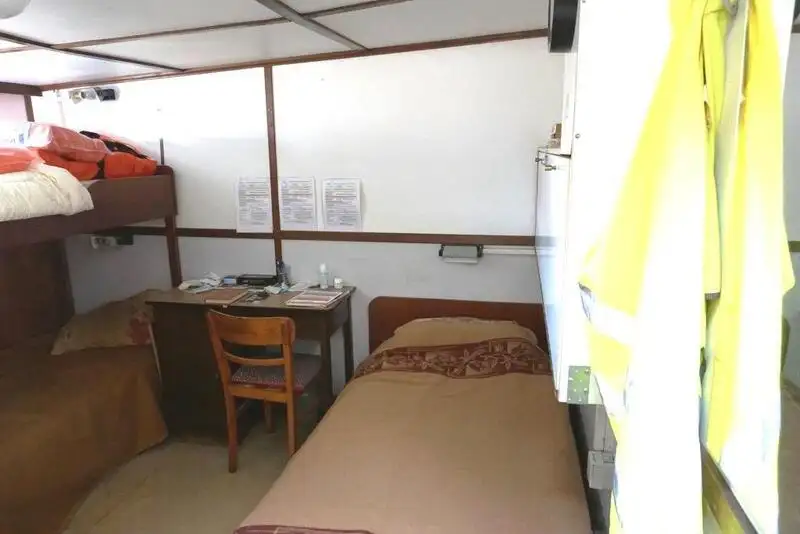 Tàu cẩu để bán