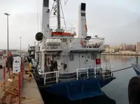 Tàu làm việc để bán