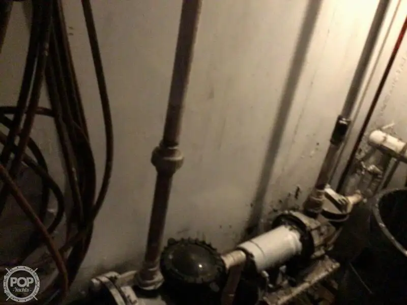 Tàu kéo lưới để bán