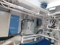 Tàu chở cá sống để bán
