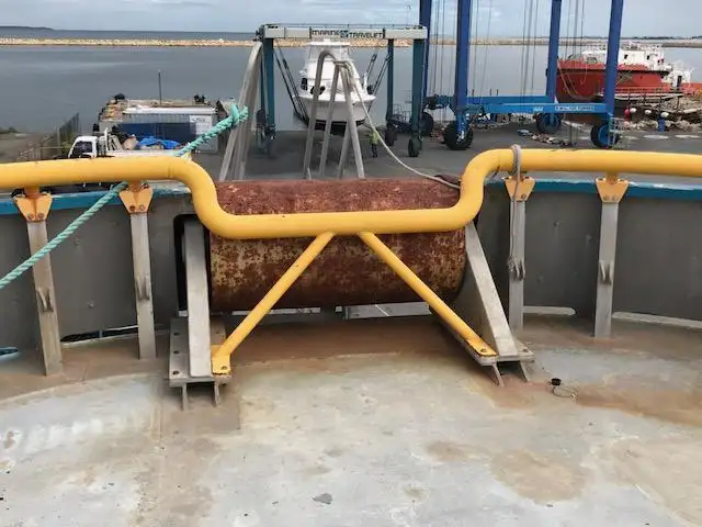 Tàu kéo để bán