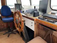 Tàu du lịch để bán