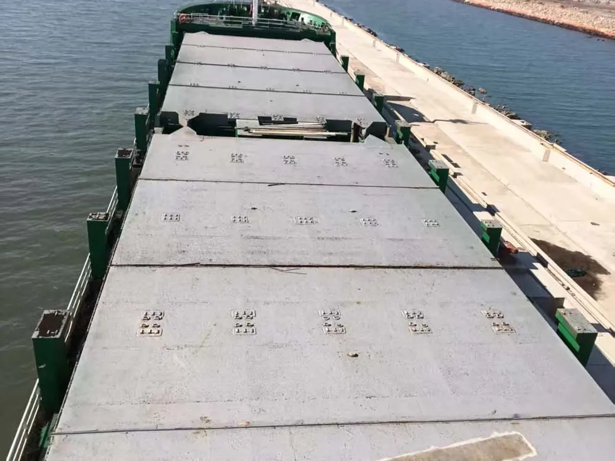 Tàu container để bán