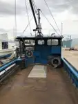 Tàu kéo lưới để bán
