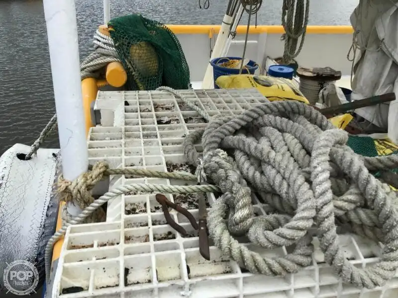 Tàu kéo lưới để bán