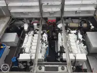Tàu chở thủy thủ đoàn để bán
