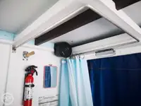Tàu chế biến cá để bán