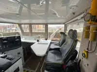 Tàu làm việc để bán