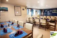 Tàu du lịch để bán